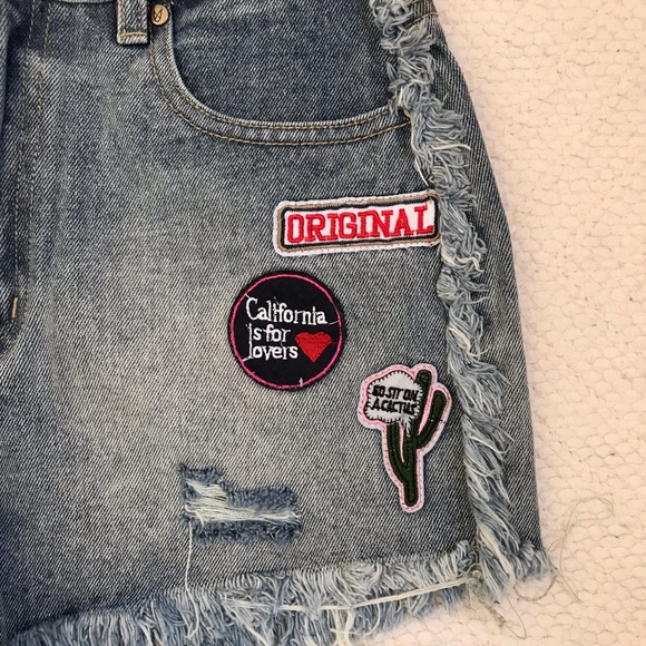 MINKPINK Free Ride Patch Denim Shorts S New - Picture 5 of 8